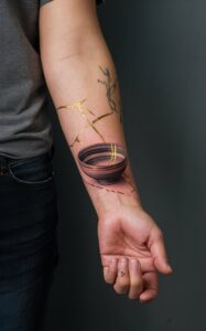 Kintsugi tattoo word - Kintsugi tattoo symbol - Kintsugi tattoo ideas - Kintsugi tattoo minimalist - Kintsugi tattoo artist - Kintsugi tattoo heart